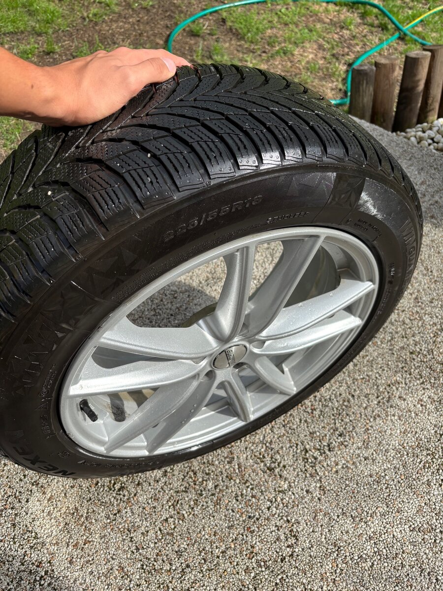 Sada zimních pneumatik 255/55R18 + alu disky 8Jx18 ET48