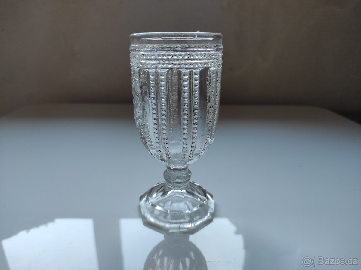 Starožitná sklenička
