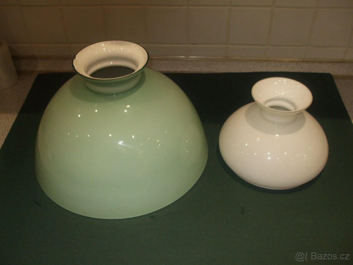 Staré širmy k petrolejovým lampám