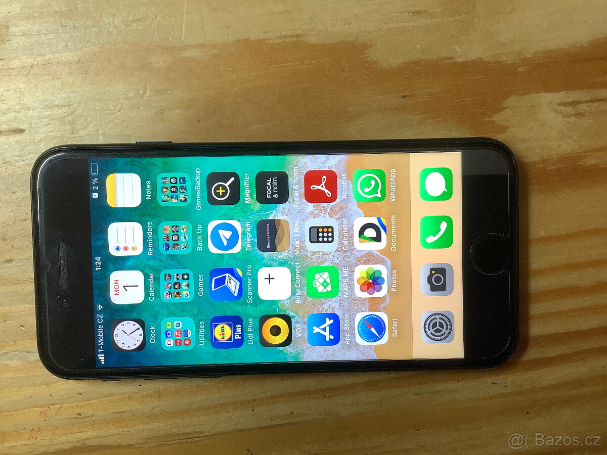 Rok používaný Apple iPhone SE (2022) 64GB černý, 87% baterie