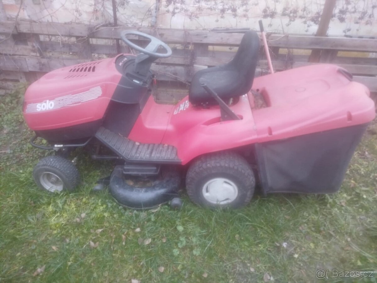 Zahradní traktůrek