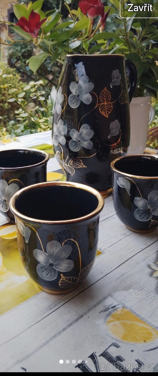 Džbán a tři šálky