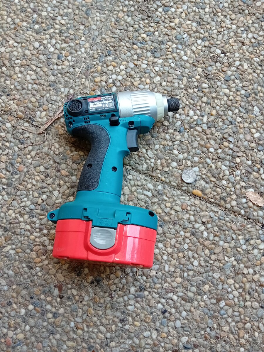 Rázový utahovák makita