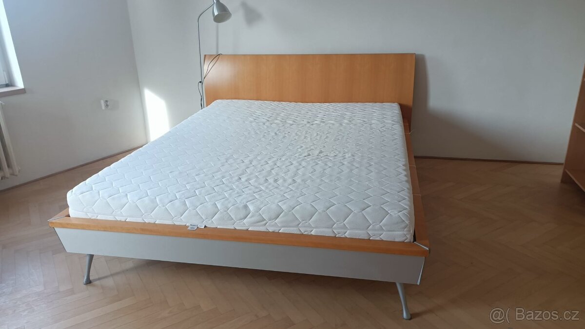 Postel s matraci 160 x 200