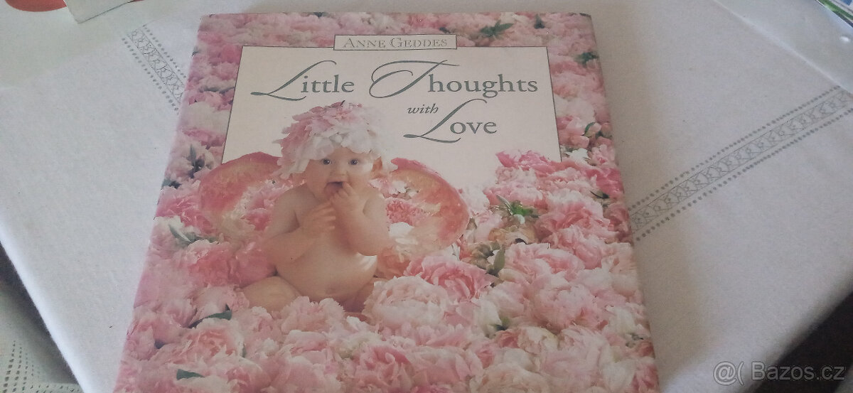 Anne Geddes je australská fotografka, návrhářka a obchodnice