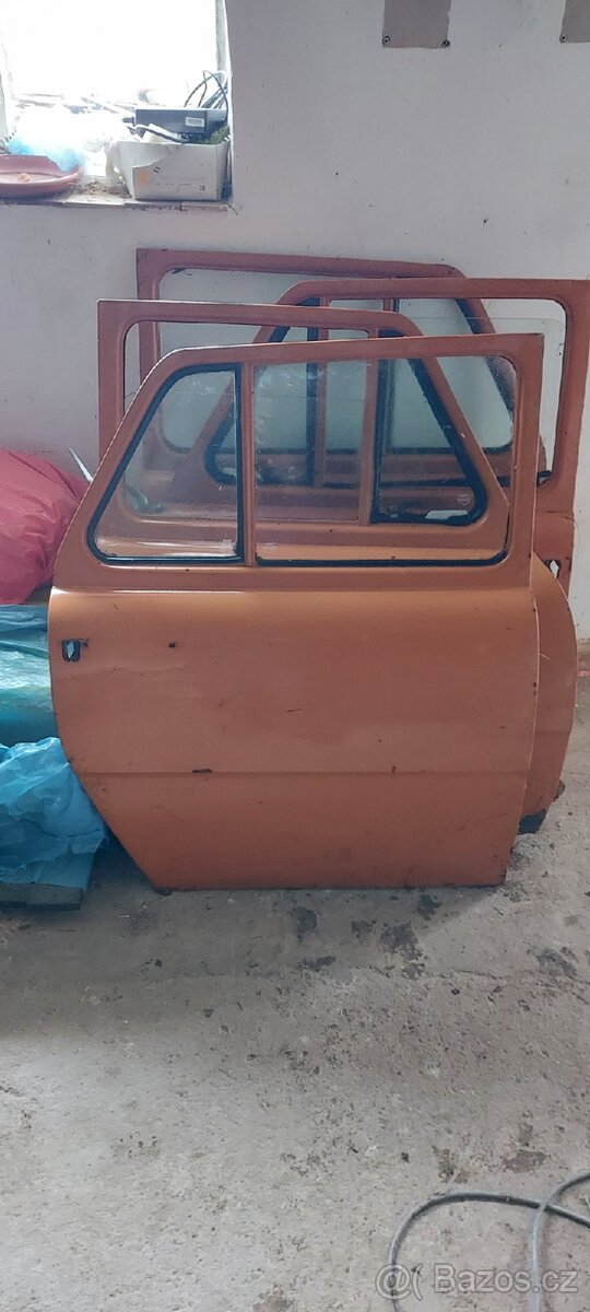 Dveře na veterána Škoda 100 první model