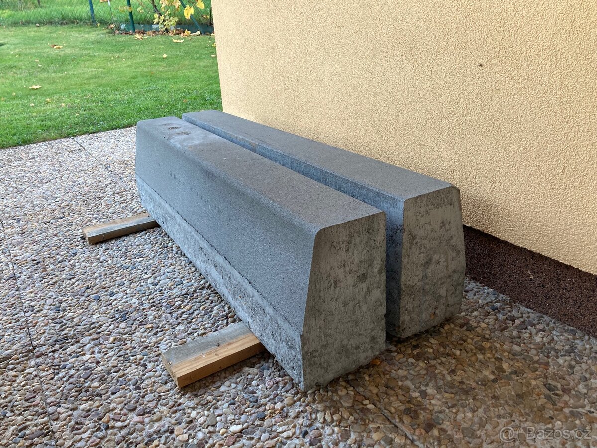 Betonový silniční obrubníky