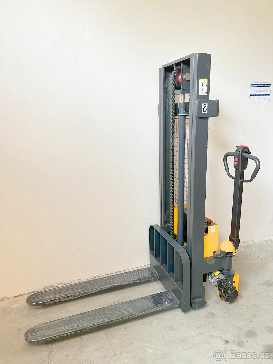 Plně elektrický vysokozdvižný paletový vozík EMF15/25