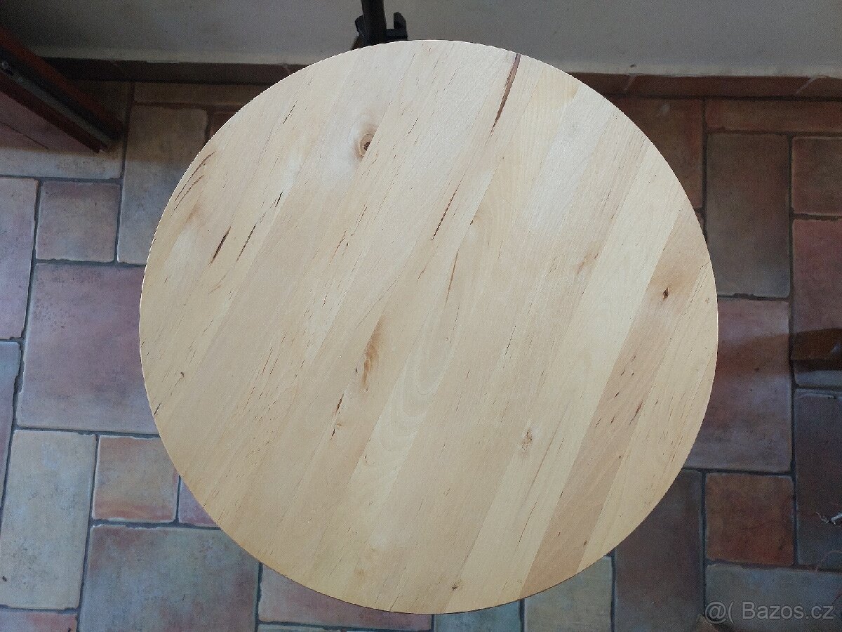 Otočný servírovací podnos z IKEA – dřevo, průměr cca 39 cm