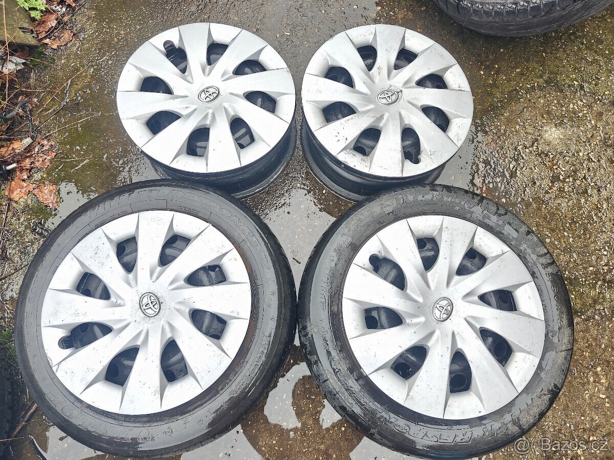 Toyota plechové disky 15" včetně poklice a matic