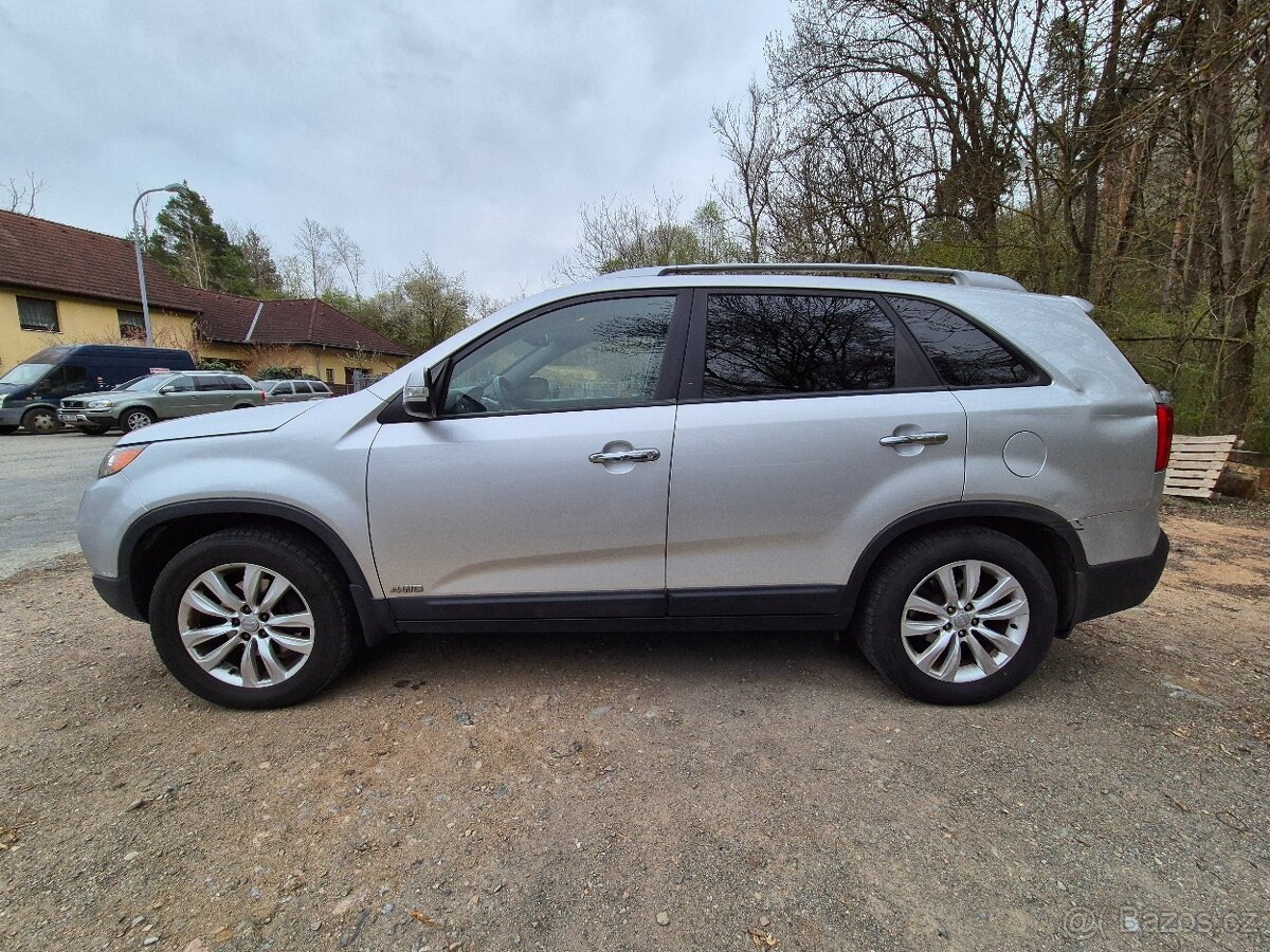 KIA SORENTO NAFTA 2.2 145KW 7 MIST 2011