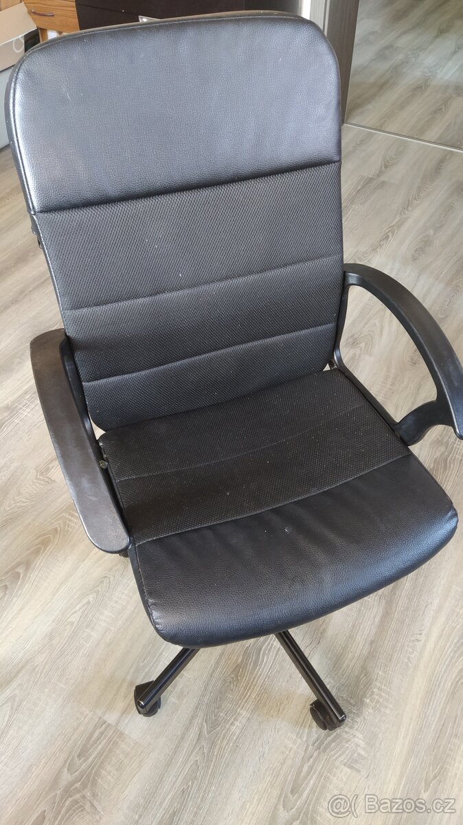 Otočná židle IKEA