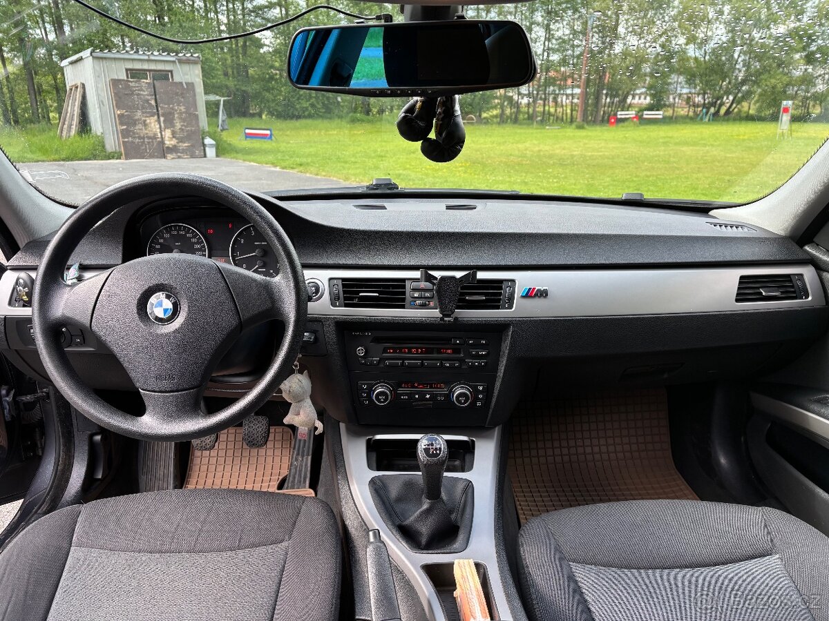 BMW E90 318i