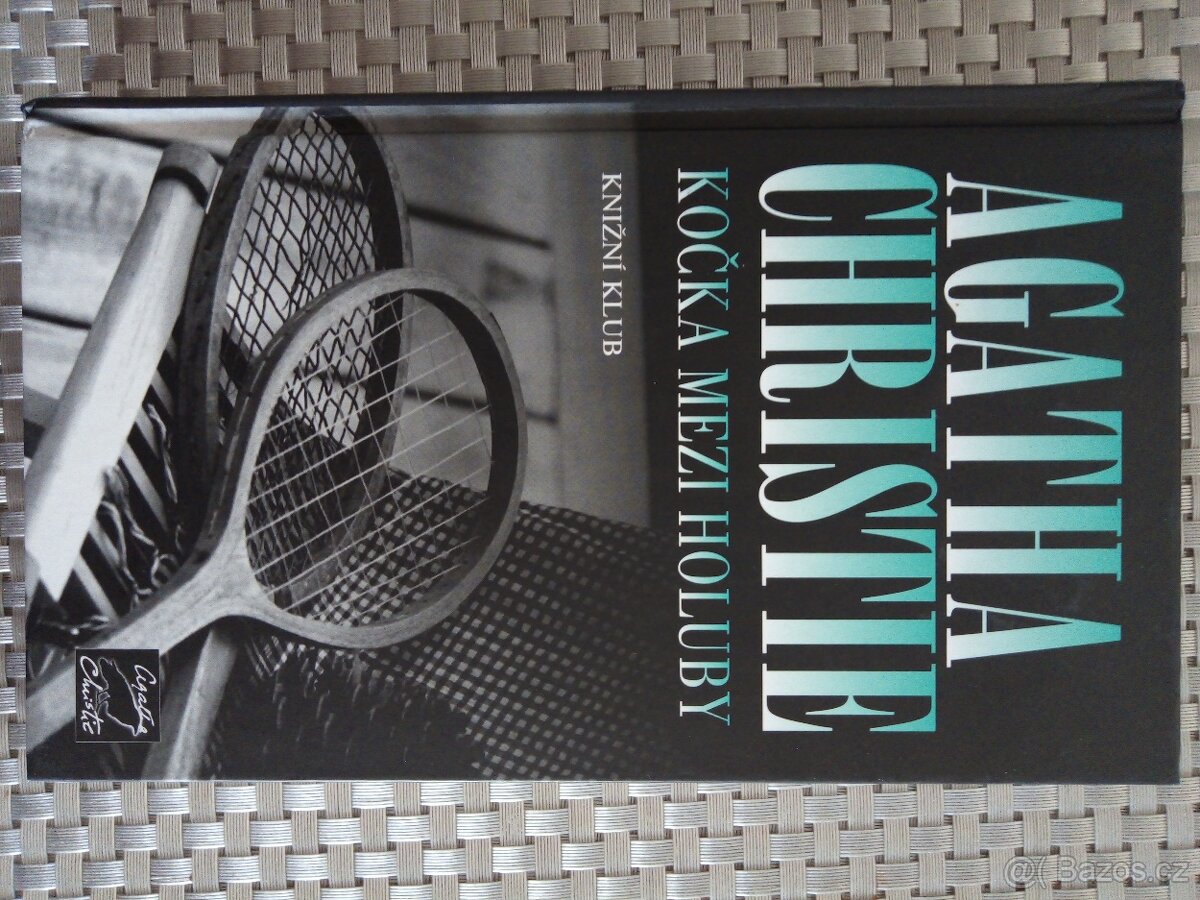Agatha Christie - Kočka mezi holuby