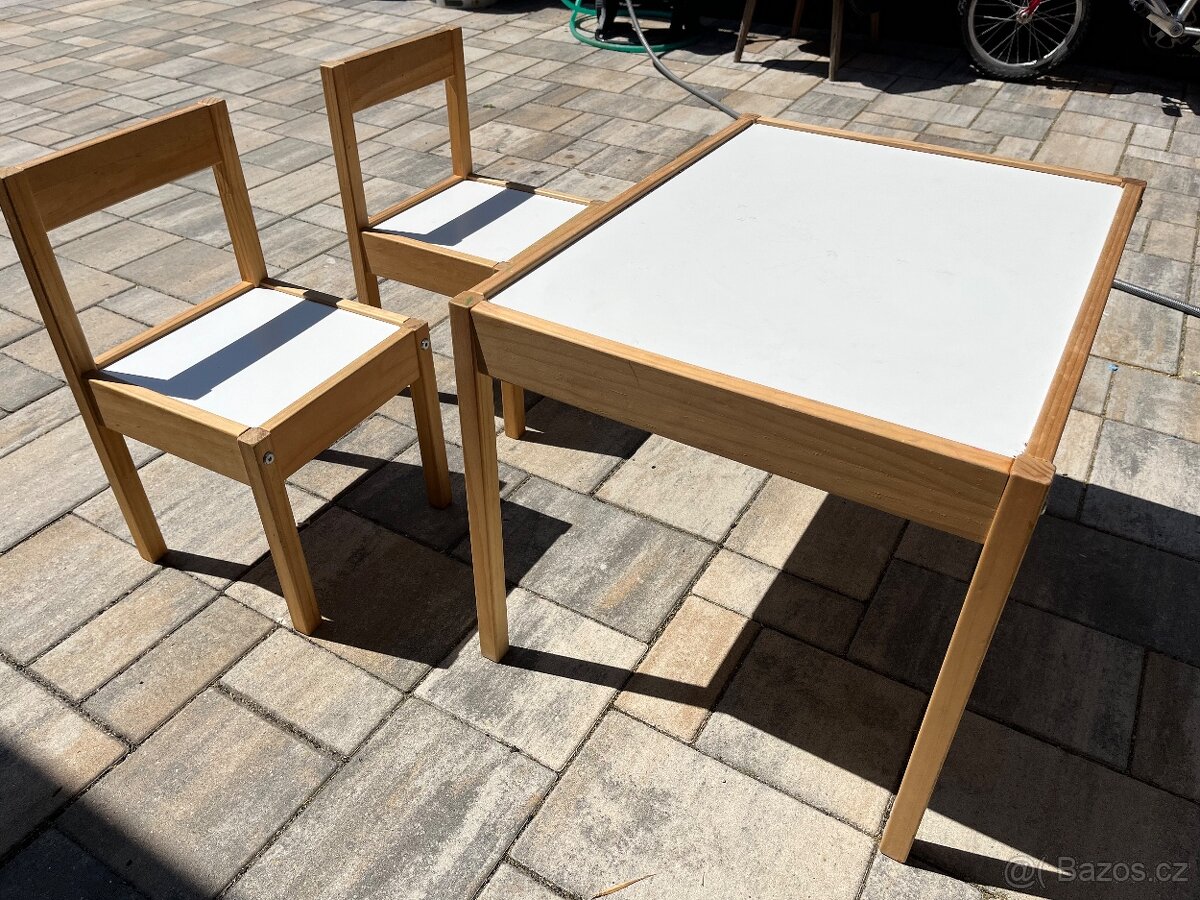 Dětský set stůl + dvě židle
