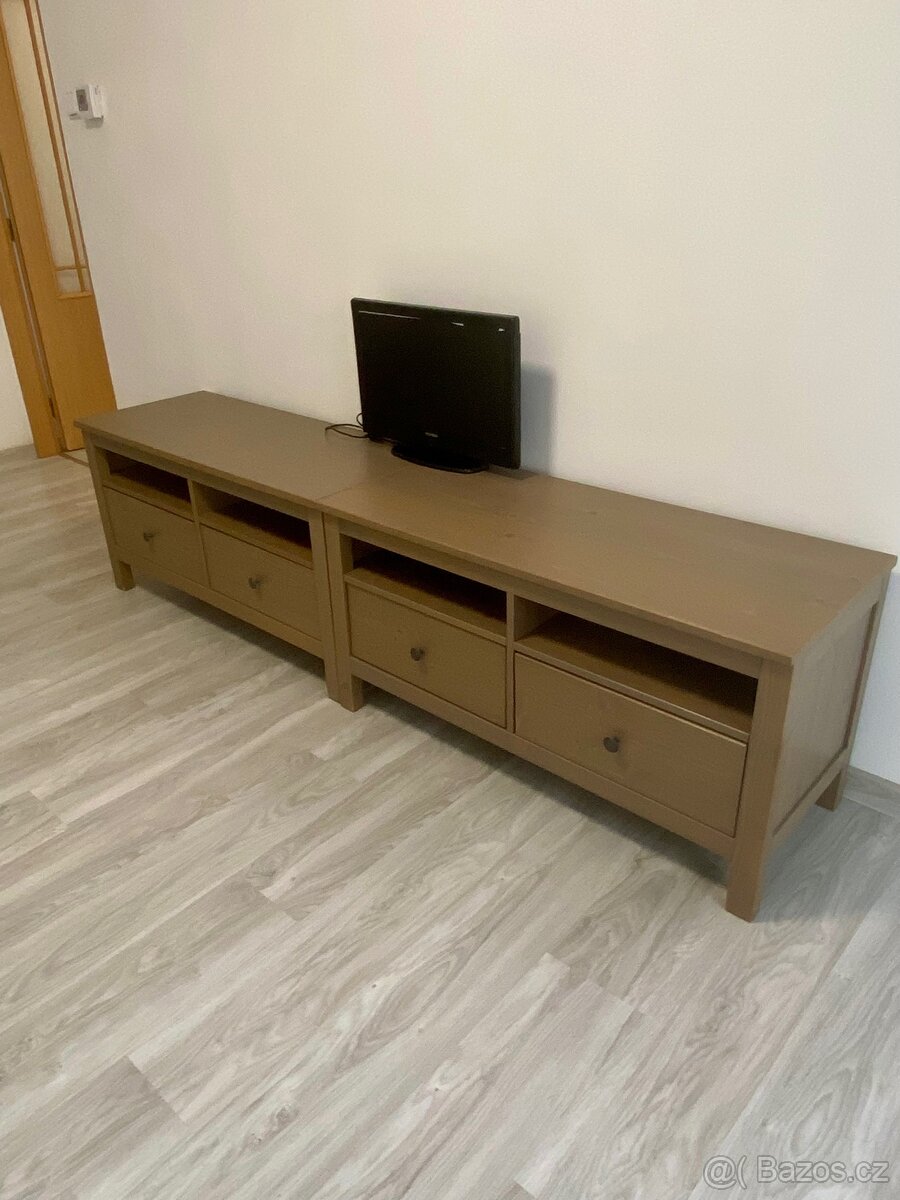 Ikea Hemnes stolek pod TV