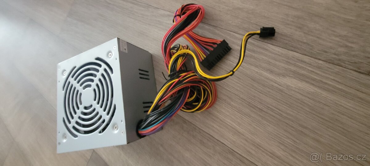 Zdroj 450W (bez kabelu do zásuvky)
