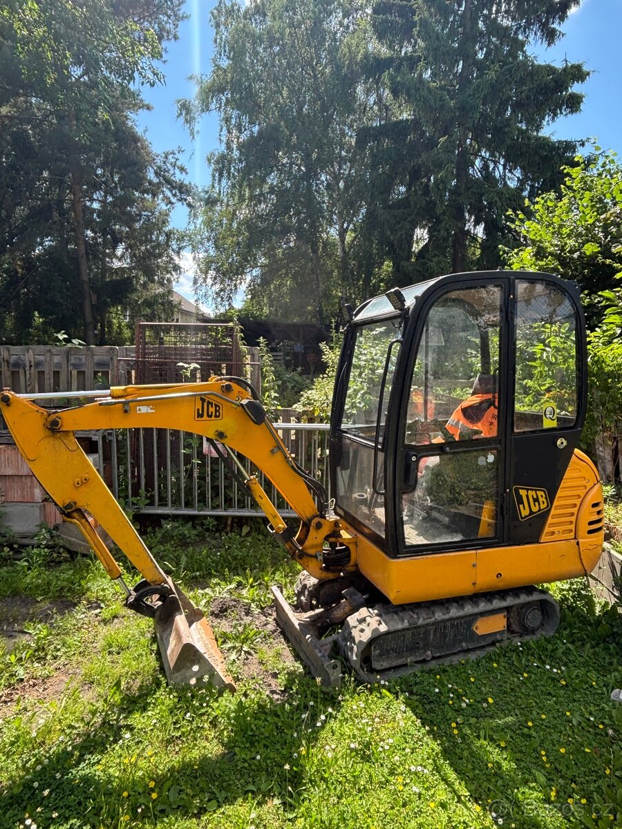 JCB 8015