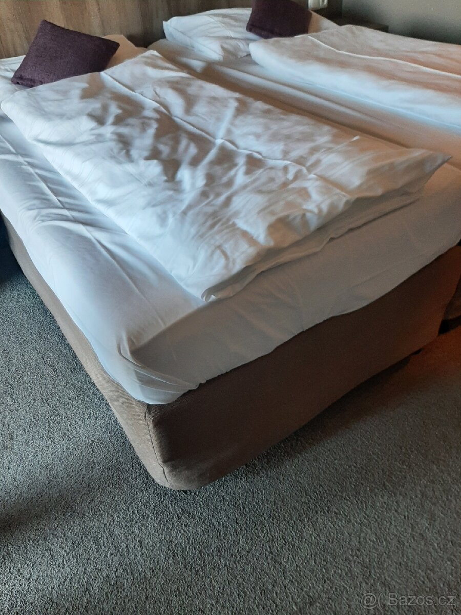 40ks postele z hotelu boxspring včetne matrace