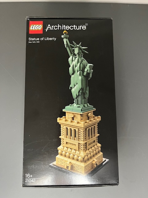 LEGO Architecture 21042 Socha Svobody