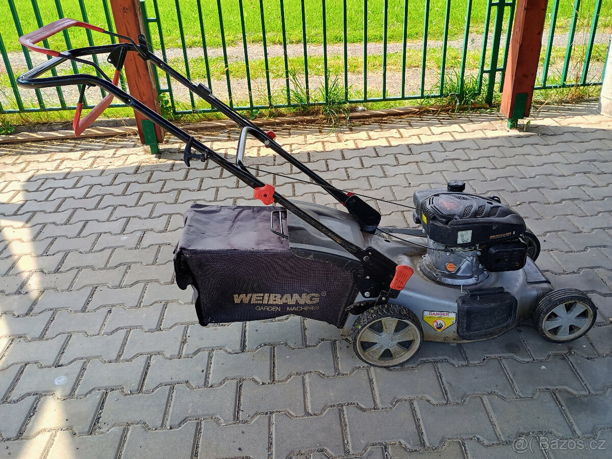 Benzínová sekačka s pojezdem