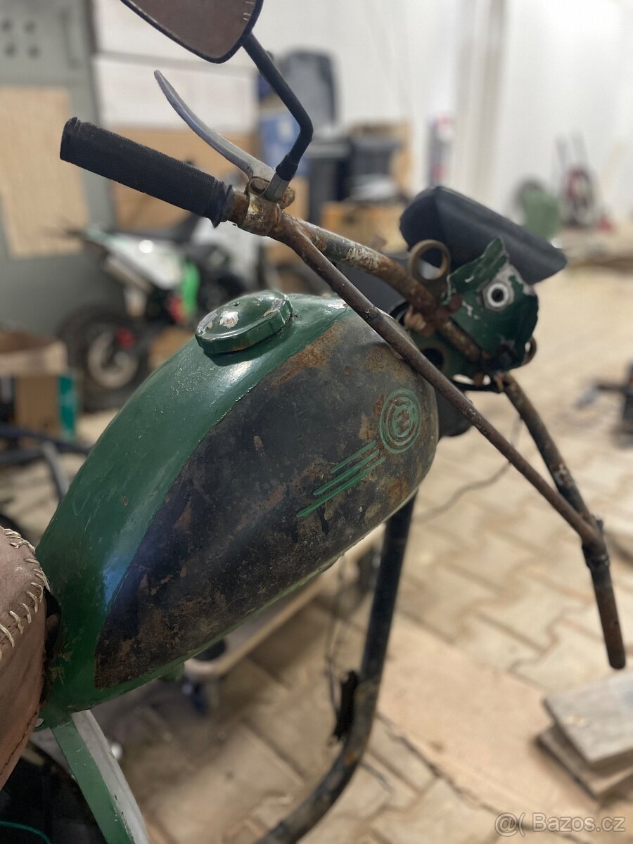 Vrak upravené ČZ + motor jawa 250.