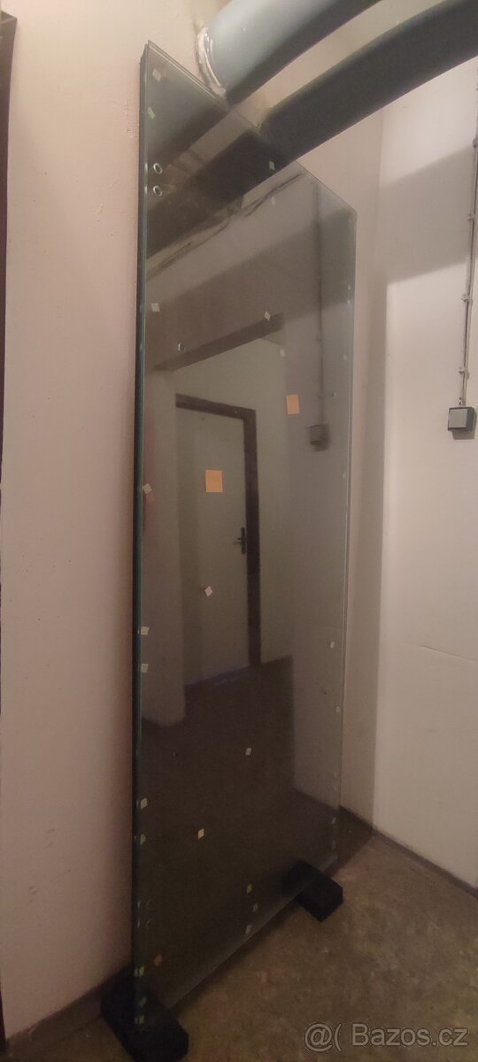 skleněné dveře