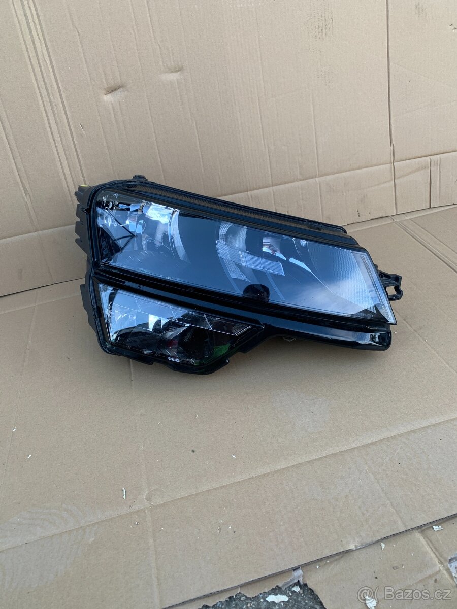 predni svetlo pravy prave led skoda karoq