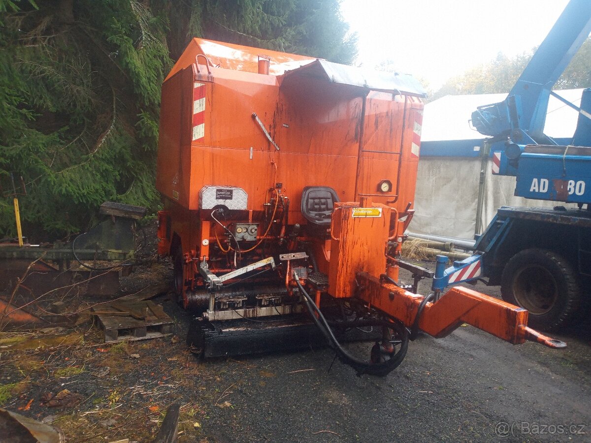 Prodám pokladac asfaltu strassmayr r 2000