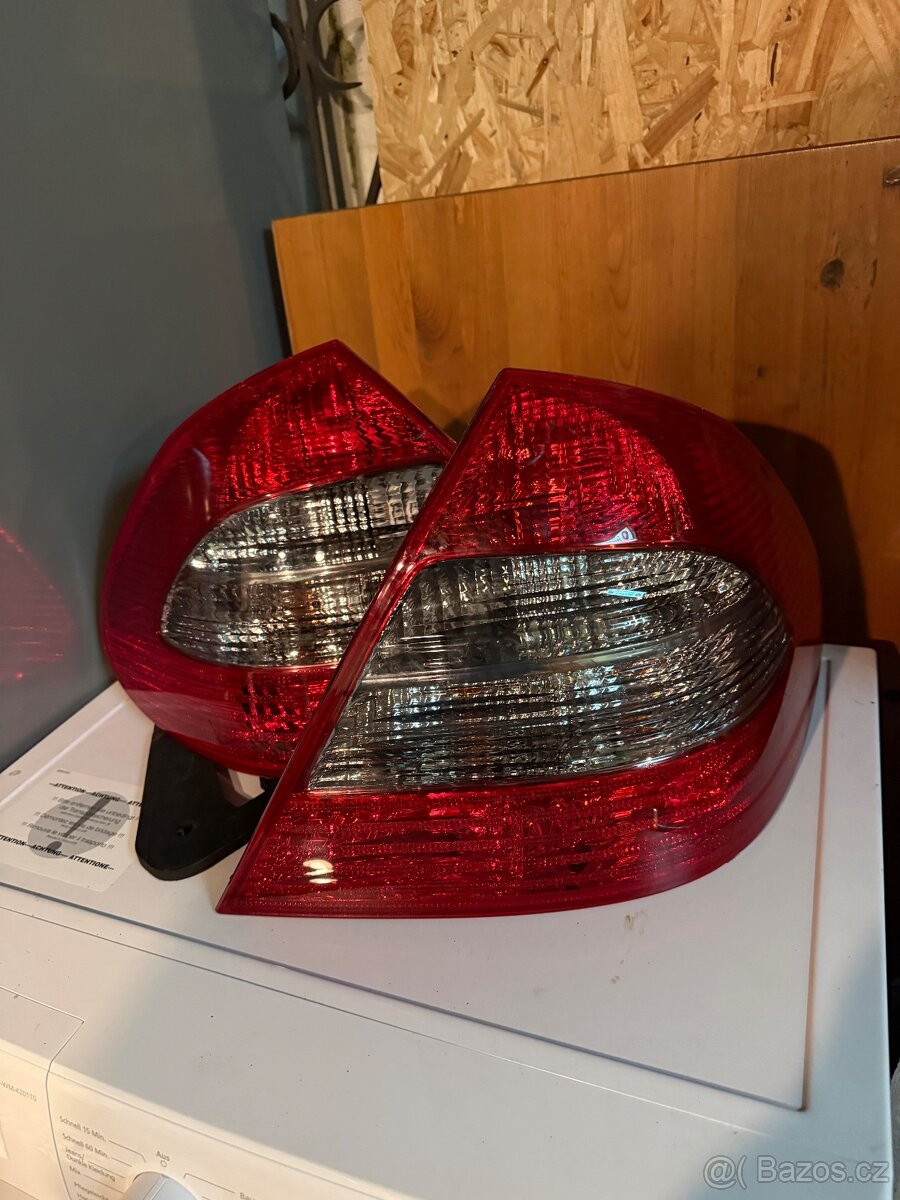 Zadní světla Mercedes-Benz E W211 (2002-2009) - Originál
