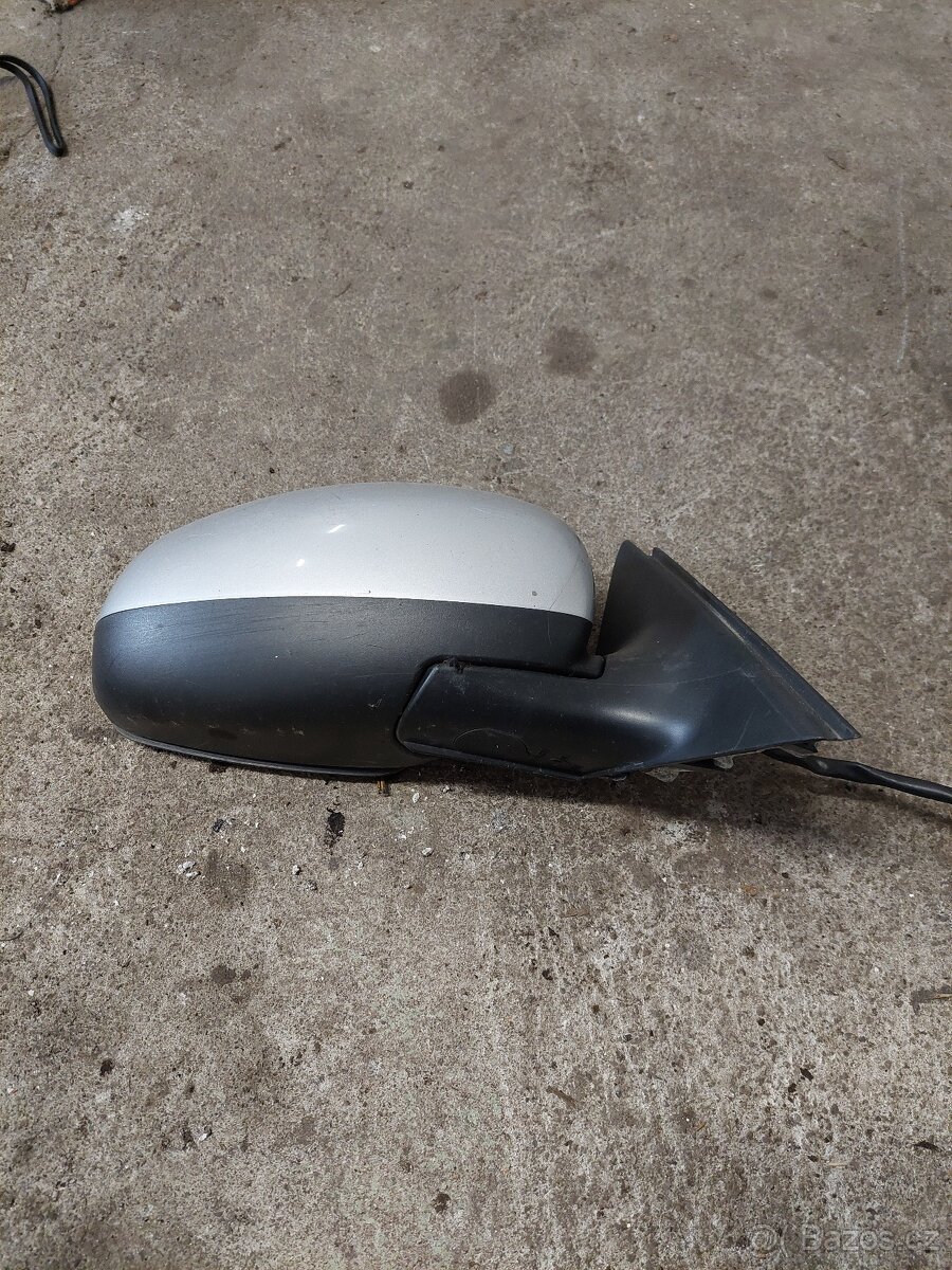 Škoda Fabia 2-prave elektricke zrcatko