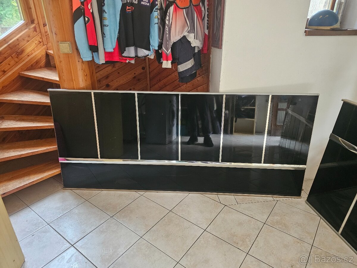 Posuvných dveře k vestavné skříni