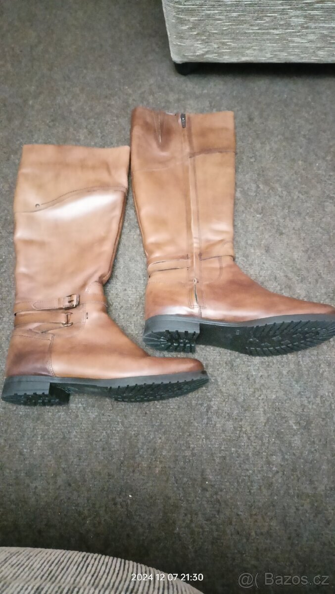 Dámské kožené kozačky Baťa
