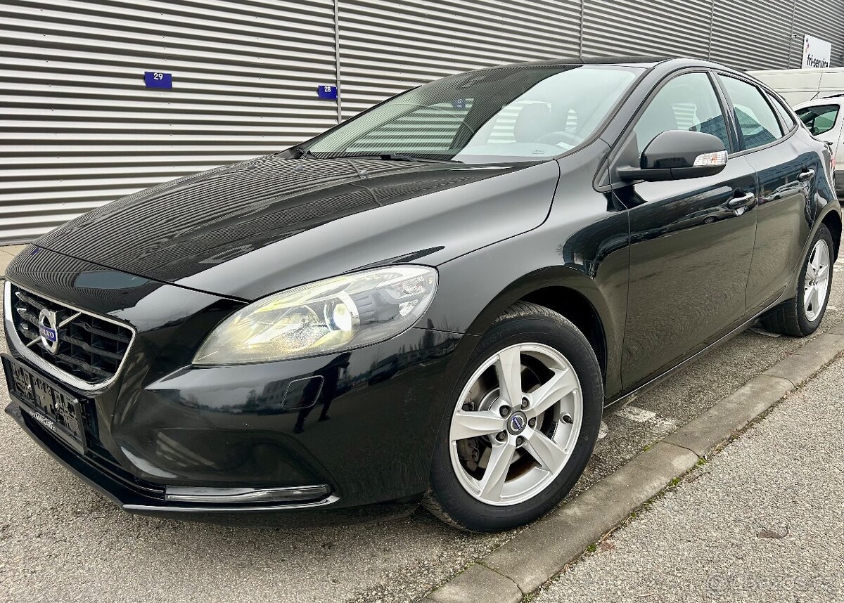 VOLVO V40 1.6T2 BENZIN-Bi XENON-COCKPIT-PDC-SERVISKA
