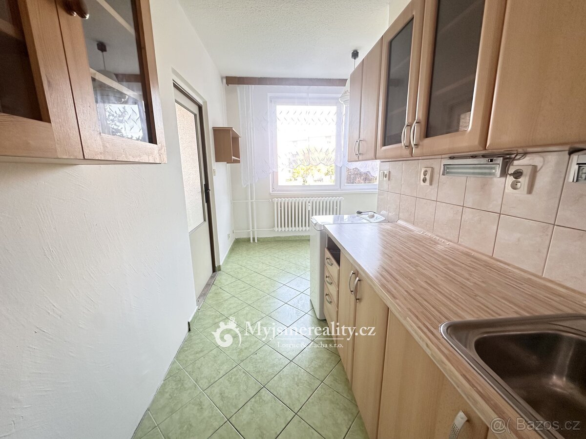 Pronájem bytu 2+1 56 m², včetně balkonu a sklepní kóje, Znoj