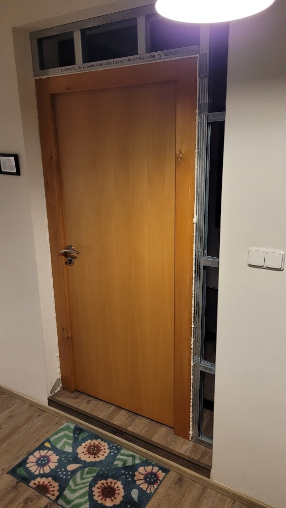 Protipožární interiérové dveře včetně zárubně, levé