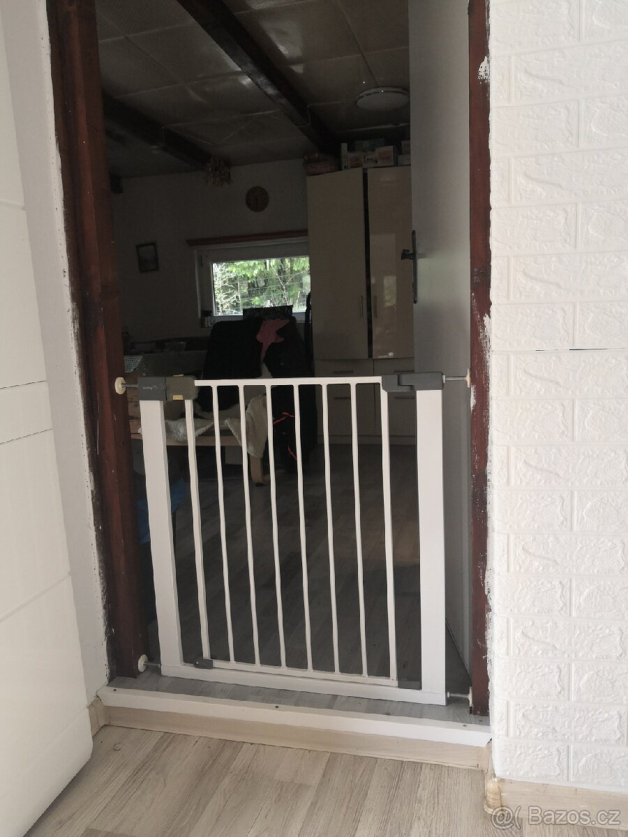 Mřížka mezi dveře