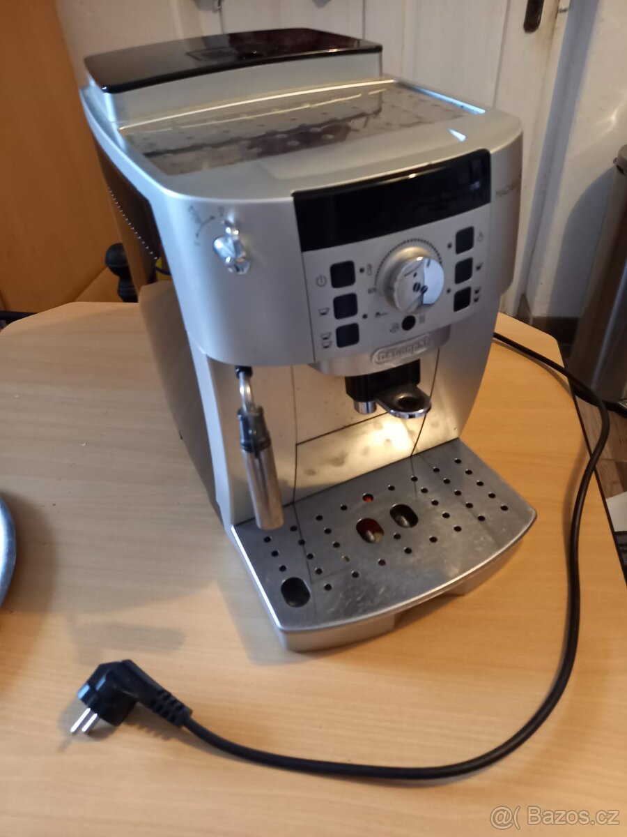 DeLonghi kávovar