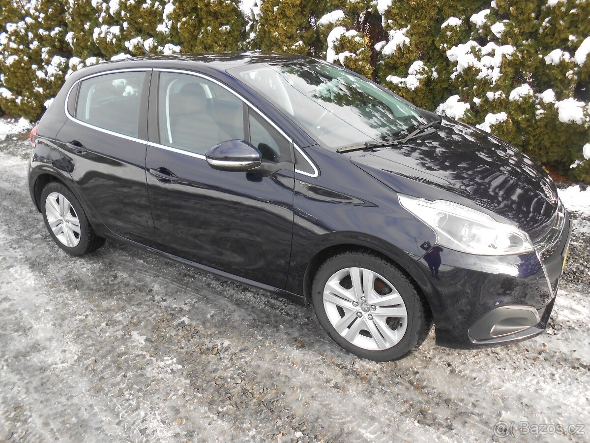 Peugeot 208, 1,2, navi, chrom, 87tkm, Led světla