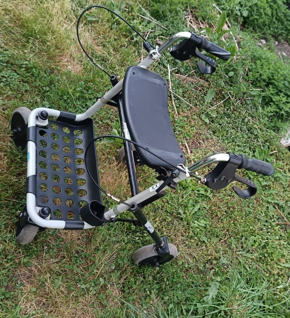 Prodám chodítko pro seniora atd.