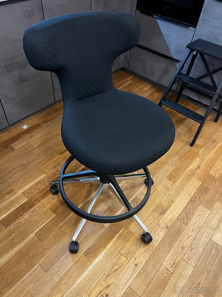Designová barová židle Vitra Pivot High Stool