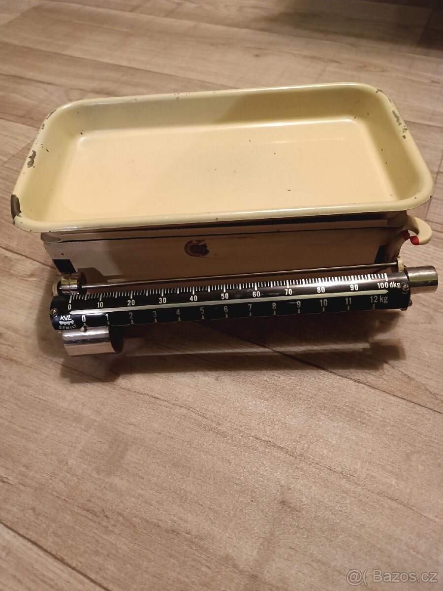 Staré kuchyňské váhy i