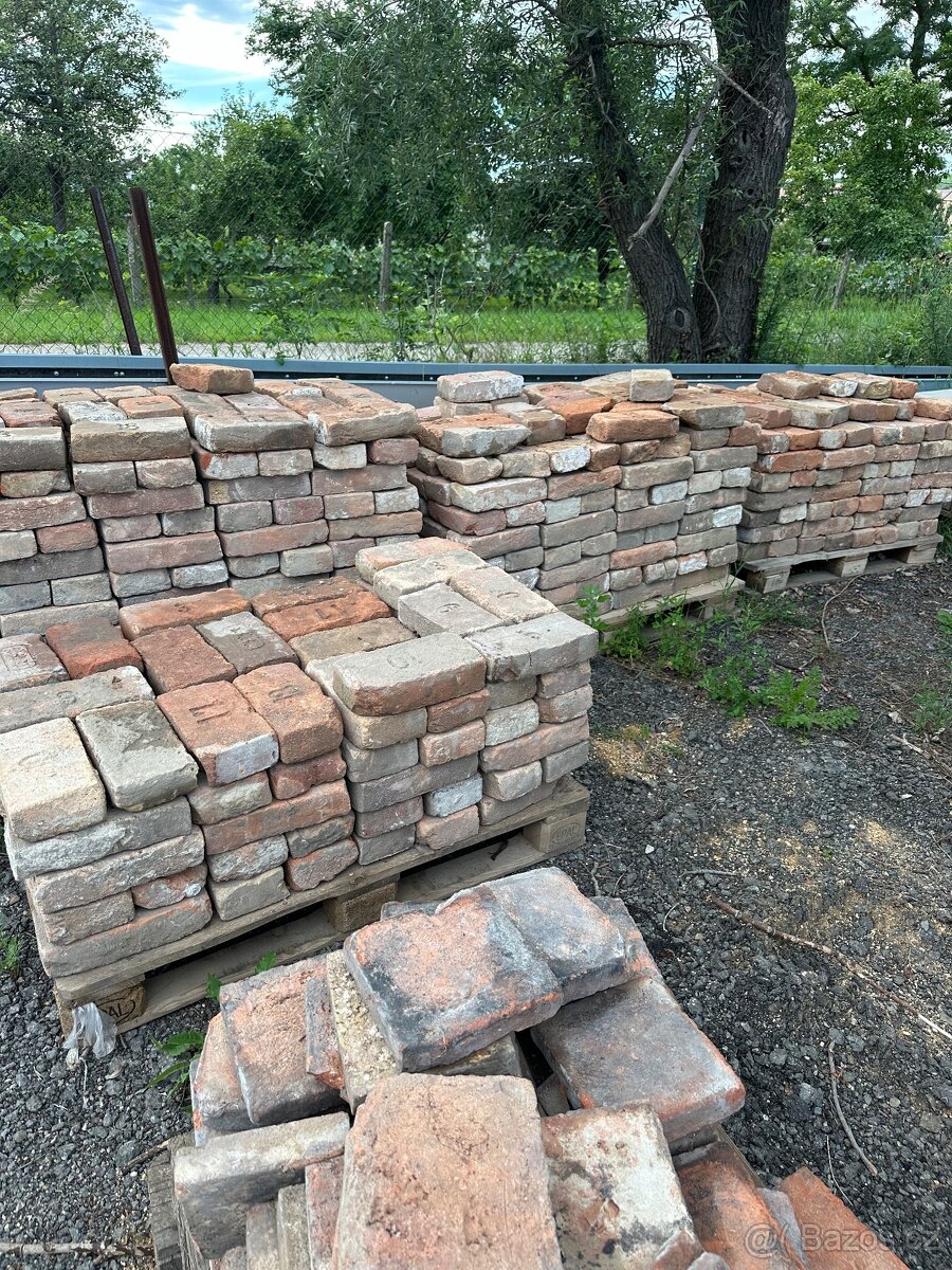 Staré pálené cihly