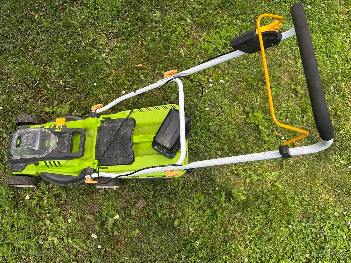 Nefunkční aku sekačka Fieldmann