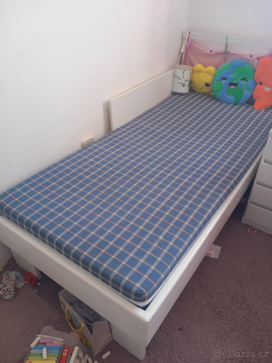 Dětskou postel masiv 180 cm