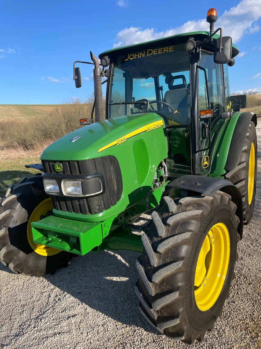 Predám traktor JOHN DEERE 5820
