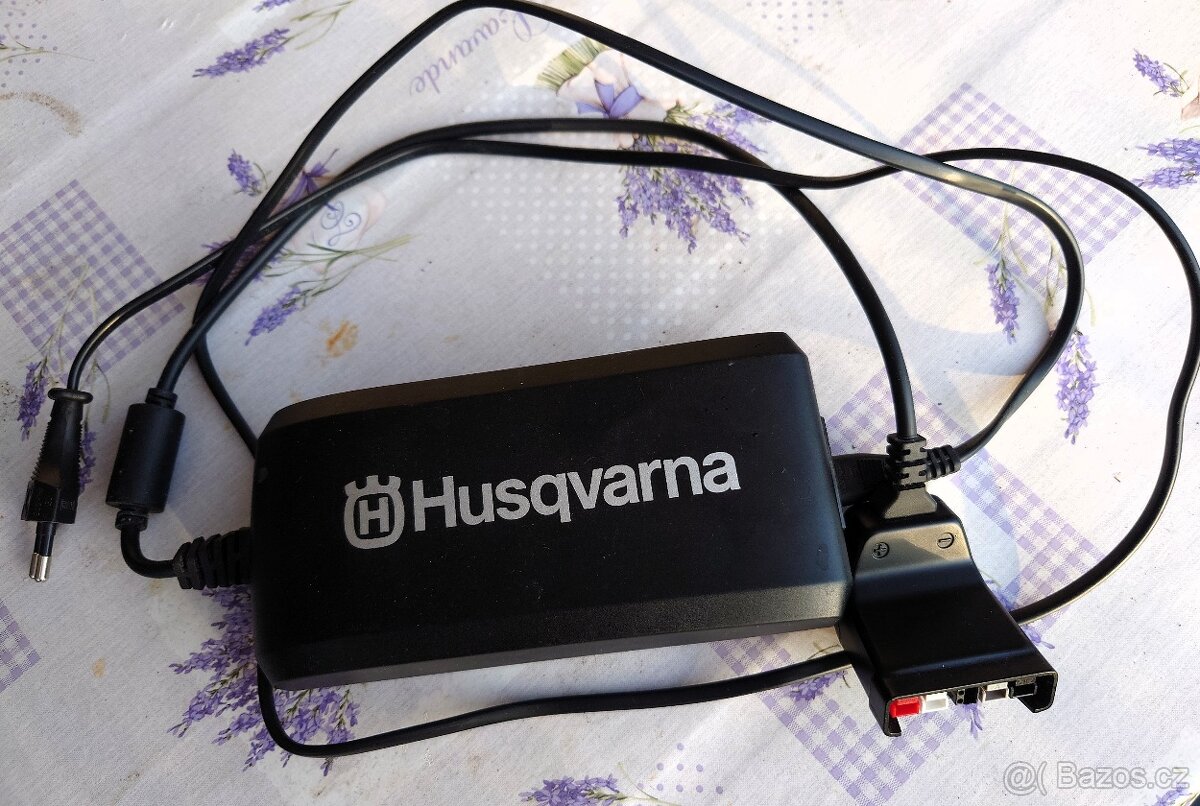 Nabíječka akumulátorů Husqvarna QC 80