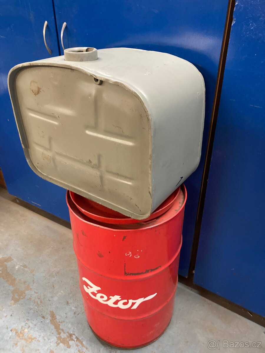 Nádrž a panel pro Zetor