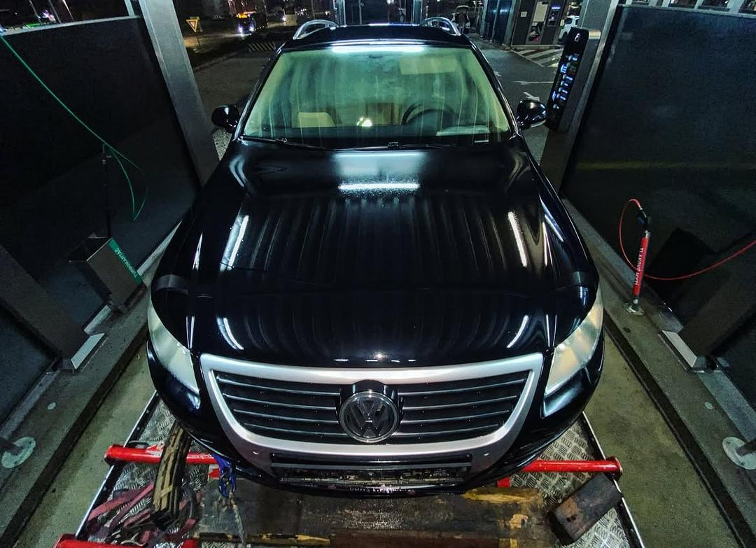 VW Passat B6 kombi r.v. 2008 černá metalíza kód barvy LC9X