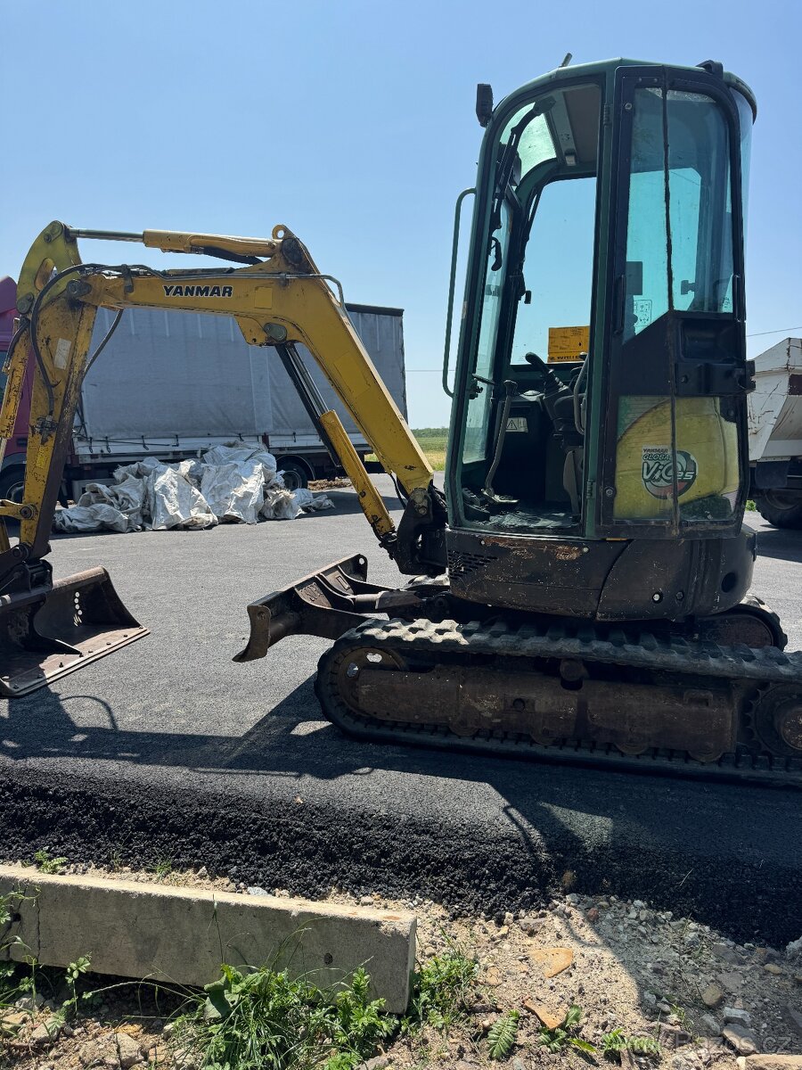 Pasový rypadlo Yanmar Vio 25-4